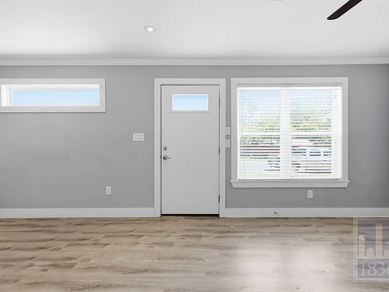 1103 Booker Ave #A — Photo 2