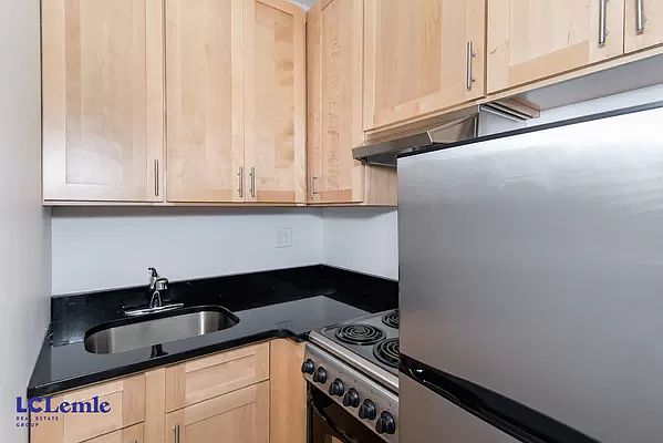 1st image of 410 E 78th St APT 1a