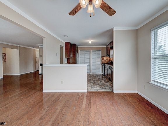 5th image of 32 Rebecca Rd