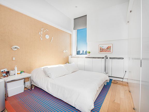 4th image of 2 Cornelia St APT 1006