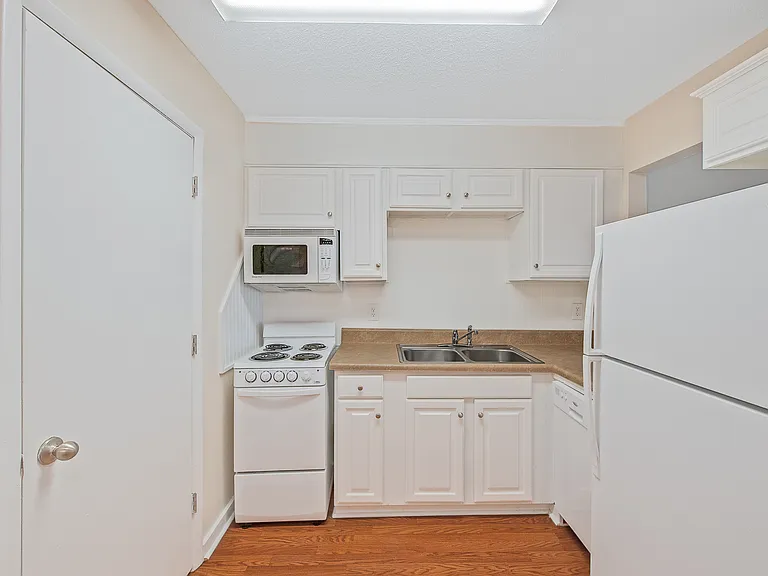 Village Green Apartment Homes — Photo 50