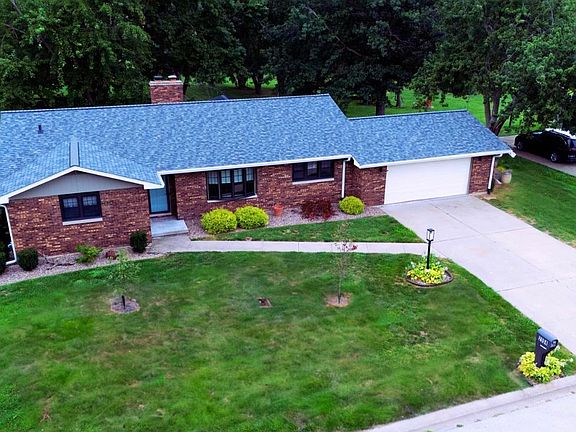 2nd image of 2104 Curved Creek Ct