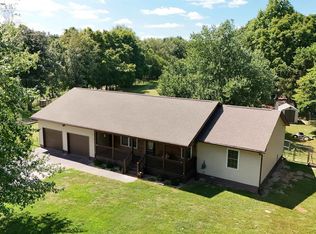 2517 Cherrybark Ln, Flora, IL 62839