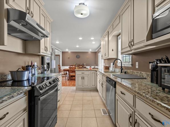 1667 Davis Rd, Albertville, AL 35951