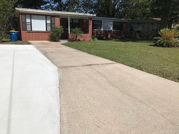 Wide Double Driveway offers plenty of parking