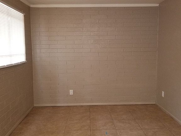 3rd image of 1514 E Adams St APT 5