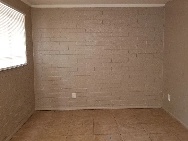 1514 E Adams St — Photo 3