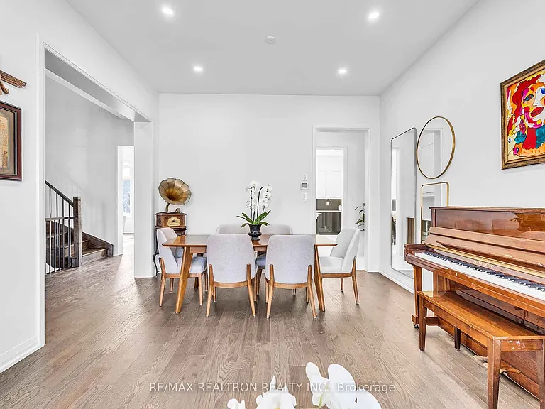 32 Bellflower Cres — Photo 10