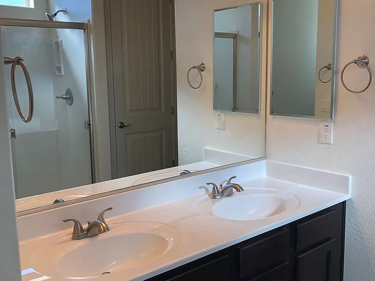 4668 N Salem Pl — Photo 7