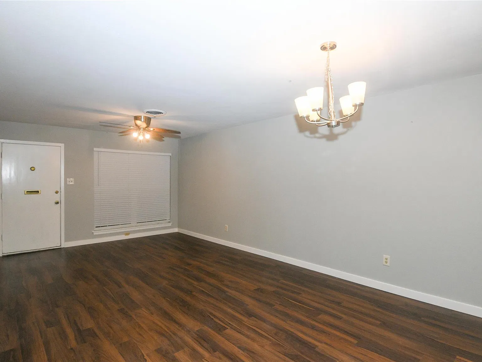 2 bed, 2.0 bath, 1036 sqft, $1,495 — Photo 2