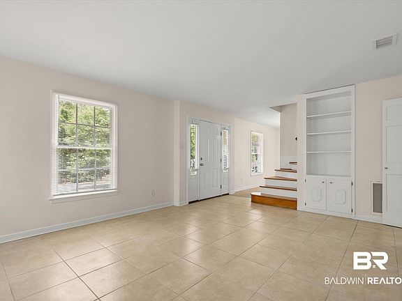 3rd image of 810 Nassau Dr