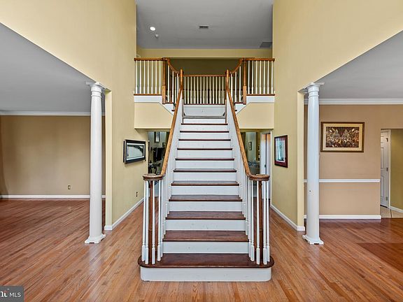 4th image of 40 Joseph Dr