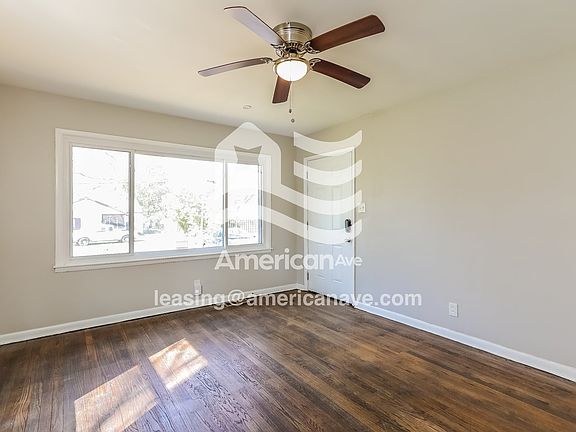1599930_003_living_room_14400094.jpg