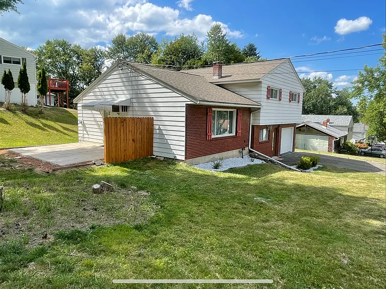 904 Pratt Dr — Photo 1