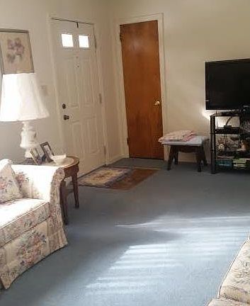 2nd image of 40 Island Dr