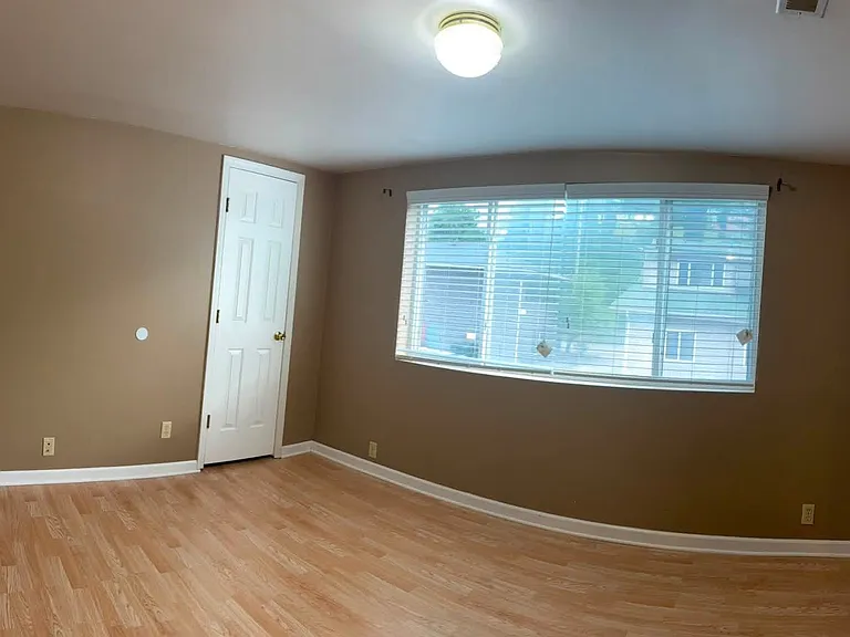 130 Robinson Aly #B — Photo 7