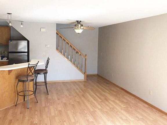 5th image of 5975 Wedgewood Ln N Unit 21