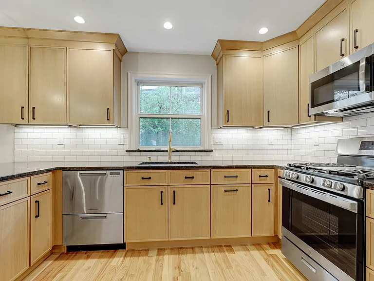 134 Johnson Ave — Photo 7