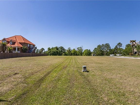 3rd image of 680 Oak Harbor Blvd