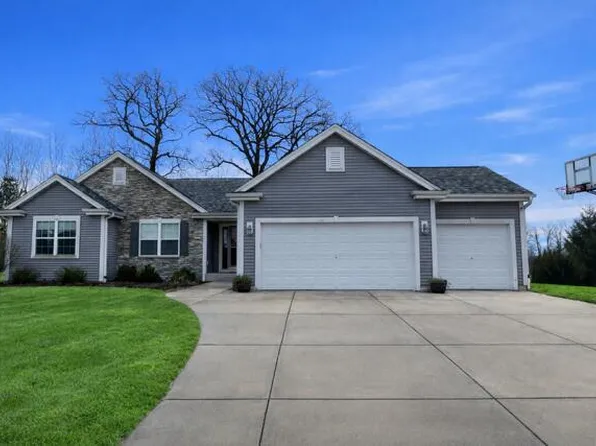 3850 Strawberry Glen DRIVE, Jackson, WI 53012