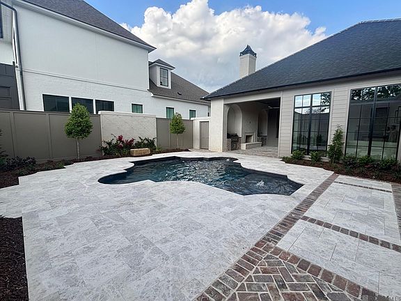 5th image of 643 Adelia Ln
