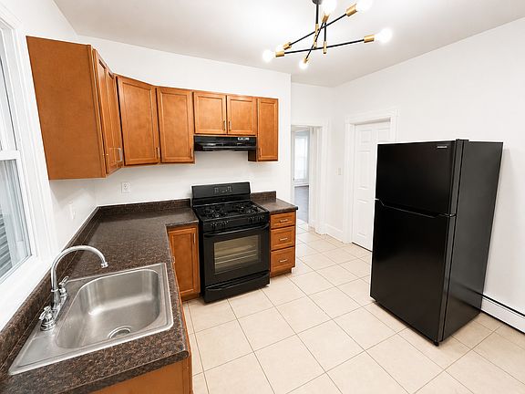 3rd image of 272 S 11th St Floor 2