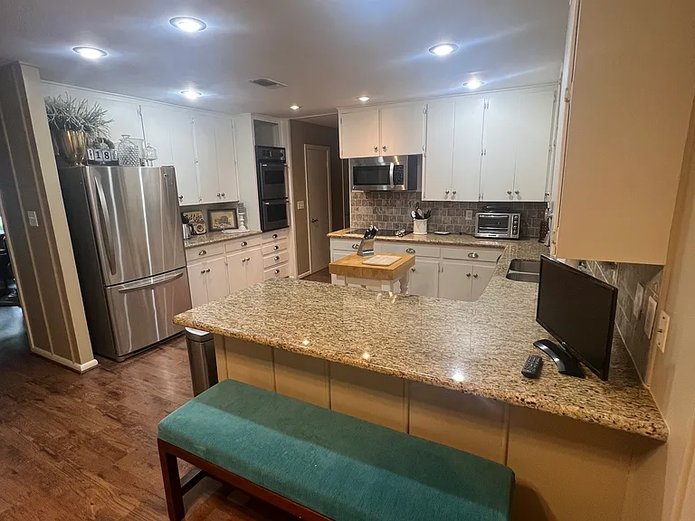 2418 Oak Dr — Photo 8