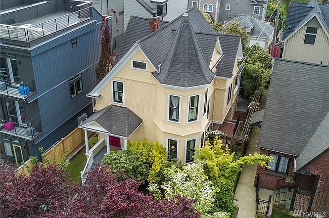 1st image of 7467 Woodlawn Ave NE #A