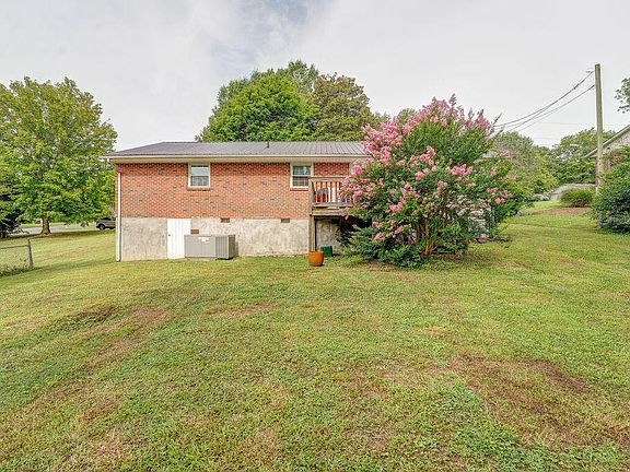 5th image of 1302 Fernwood Dr