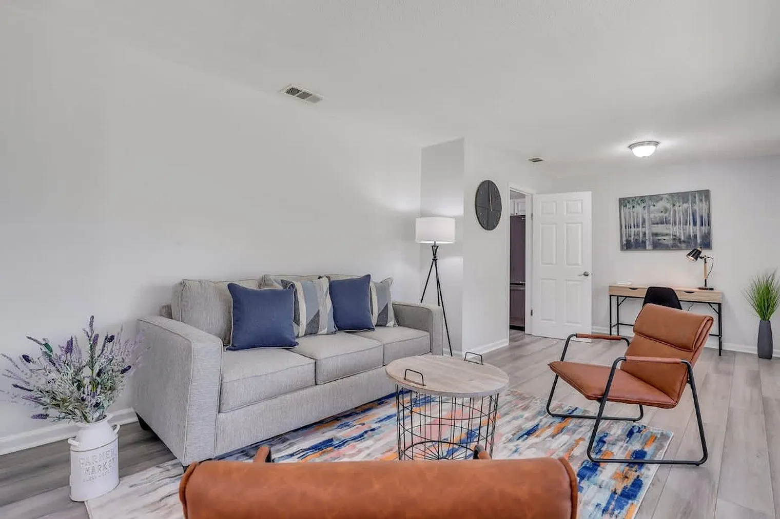 3 bed, 2.0 bath, 1560 sqft, $3,800 — Photo 3