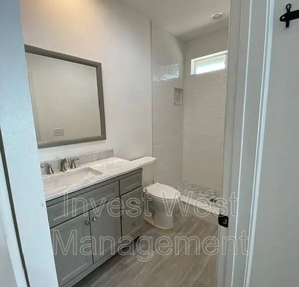 1801 NE 16th Way — Photo 7