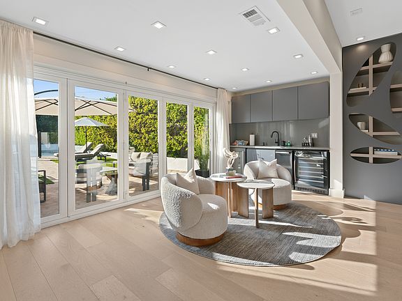 5th image of 1173 Rodeo Dr