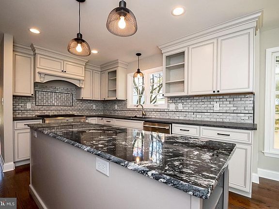 4th image of 115 Ponds Ln