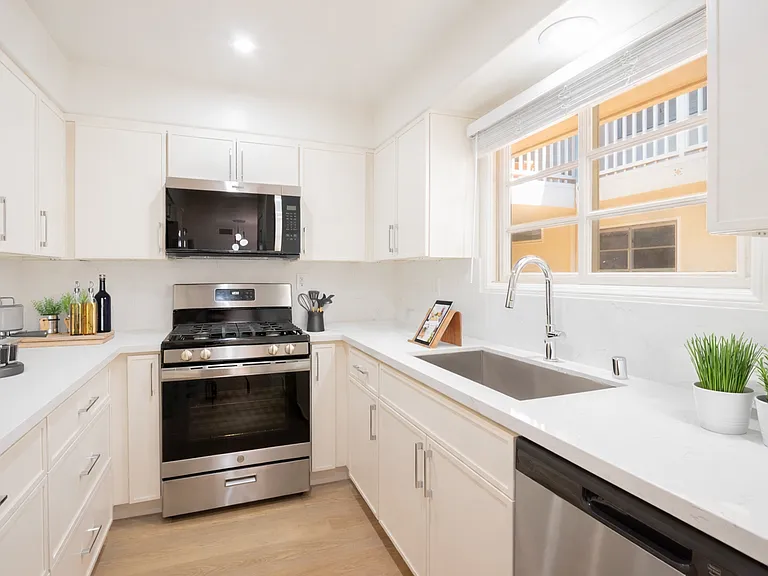 Affordable 2BR/2BA in Santa Monica 90403 Section 8 Voucher Holders Welcome — Photo 5