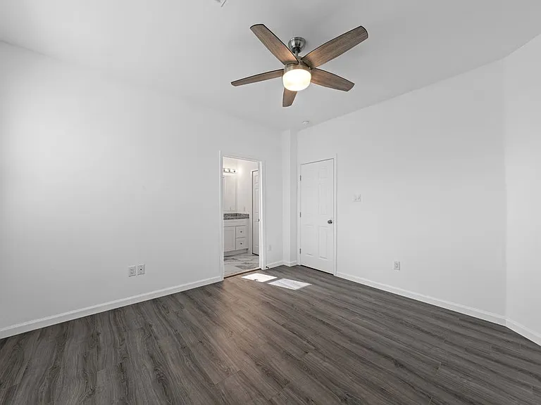 323 Gabriel St #101 — Photo 24