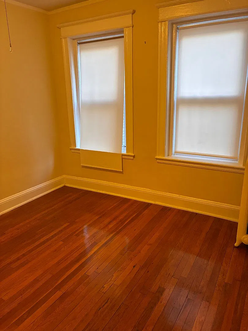 Avl NOW - No fee! Spacious Brighton Studio! — Photo 2