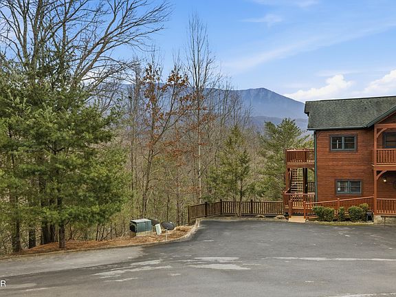 4th image of 319 Poplar Point Way