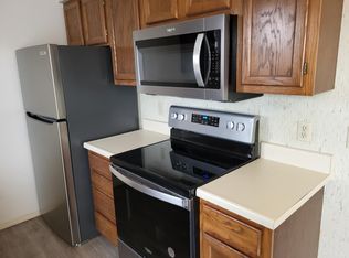 1717 E 24th Ave APT C, Hutchinson, KS 67502