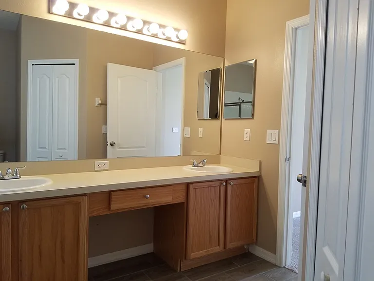 3213 Kingstown Ct — Photo 16