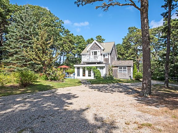 2nd image of 122 Gull Pond Rd