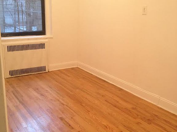 4th image of 33 Crooke Ave APT 2B