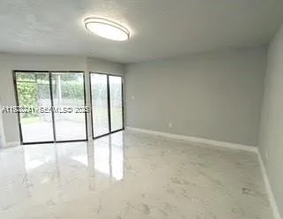 975 N Franklin Ave #975B — Photo 8