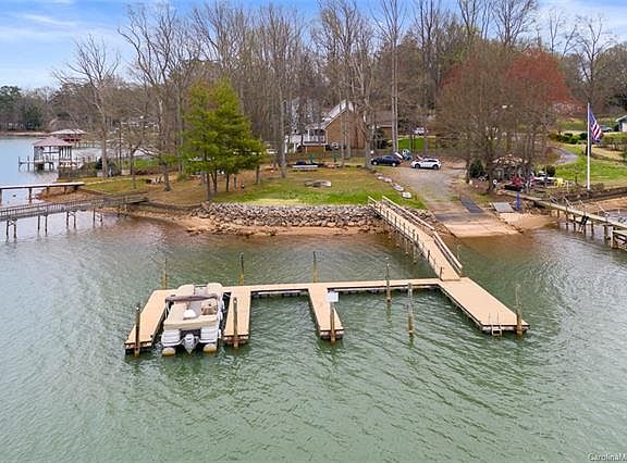 3rd image of 141 Lakefront Dr