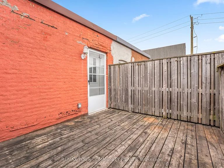 151 Dovercourt Rd #UPPER — Photo 18