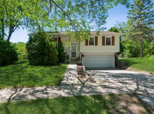 9 Greenwood Ct S, Buffalo Grove, IL 60089