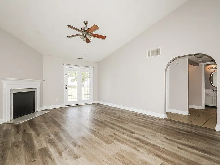 10207 Carmine Dr — Photo 5