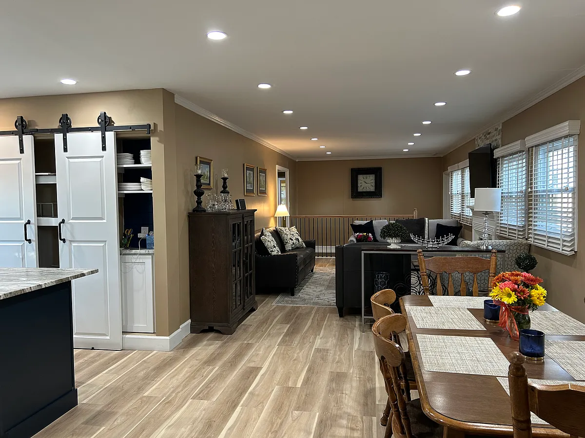 Living/Kitchen area - 1725 Oak Park Dr