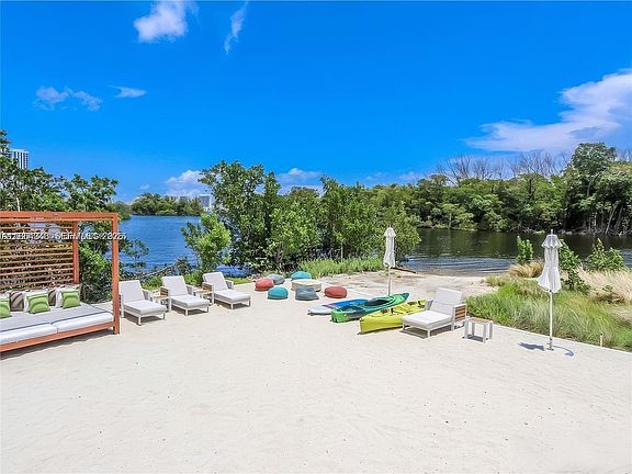 4th image of 16385 Biscayne Blvd Unit 2118