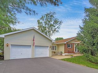 14 J St, Plano, IL 60545