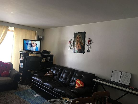 3rd image of 5303 W Montrose Ave